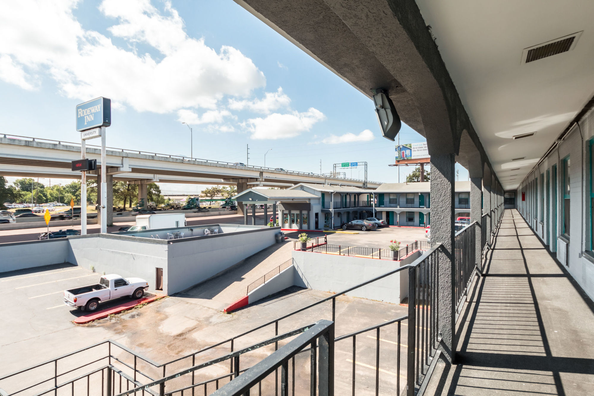 Rodeway Inn University Austin Bagian luar foto