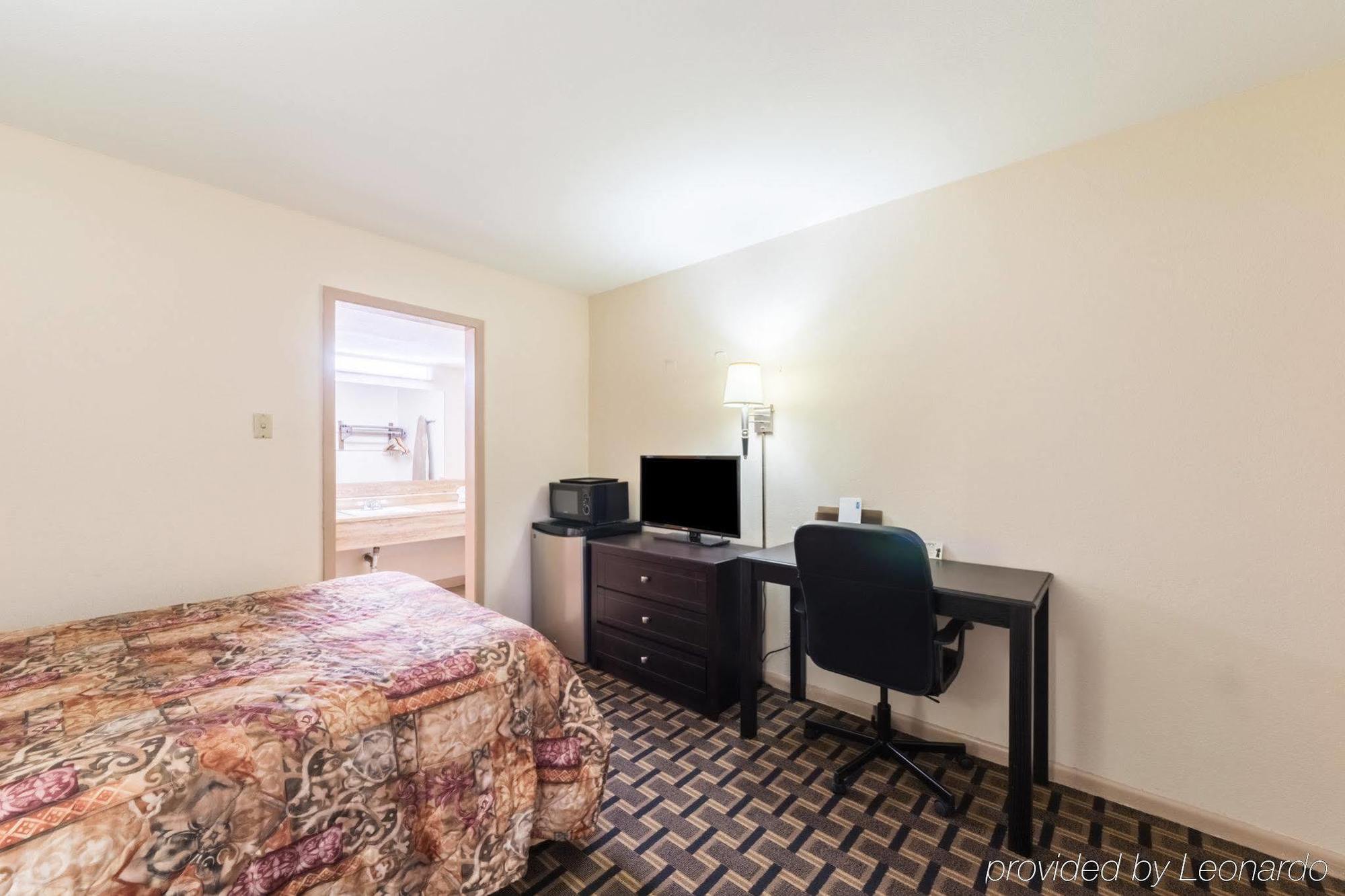Rodeway Inn University Austin Bagian luar foto