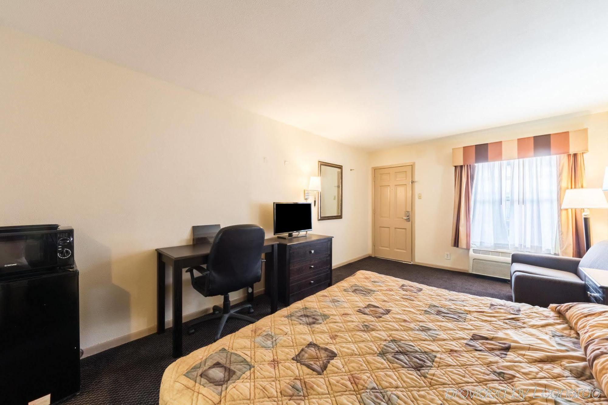Rodeway Inn University Austin Bagian luar foto