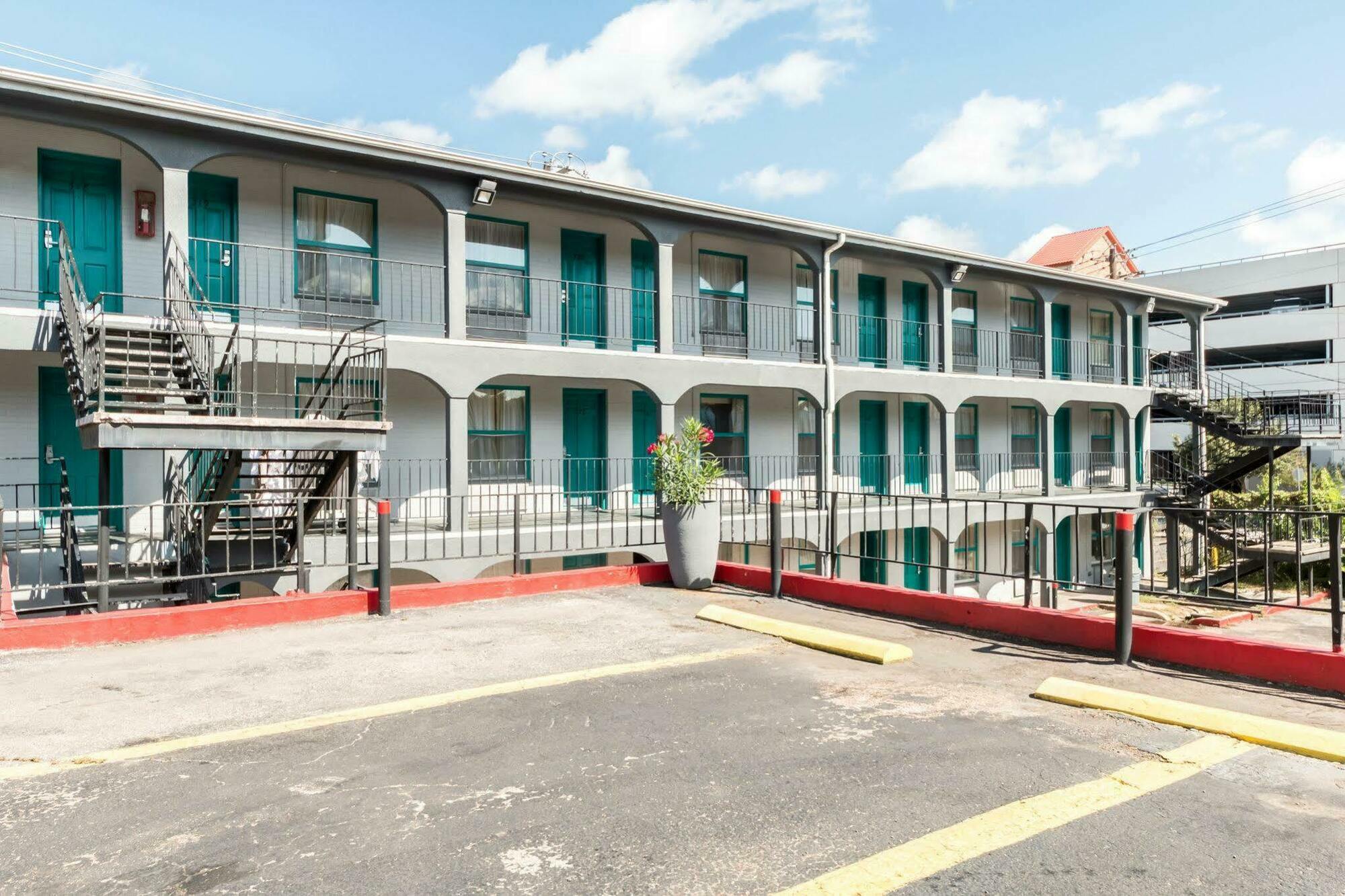 Rodeway Inn University Austin Bagian luar foto