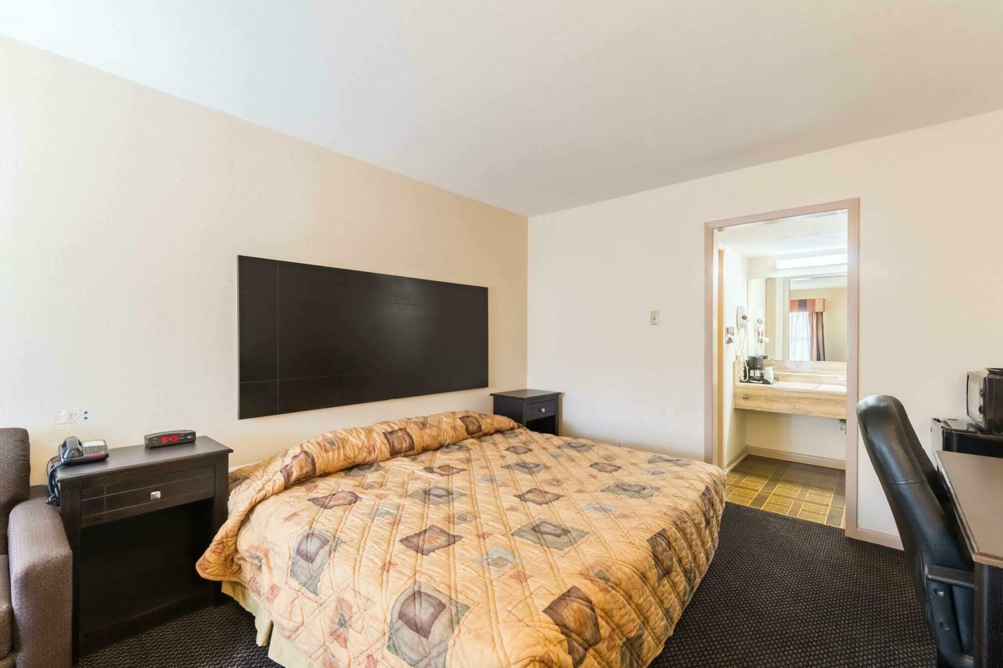 Rodeway Inn University Austin Bagian luar foto