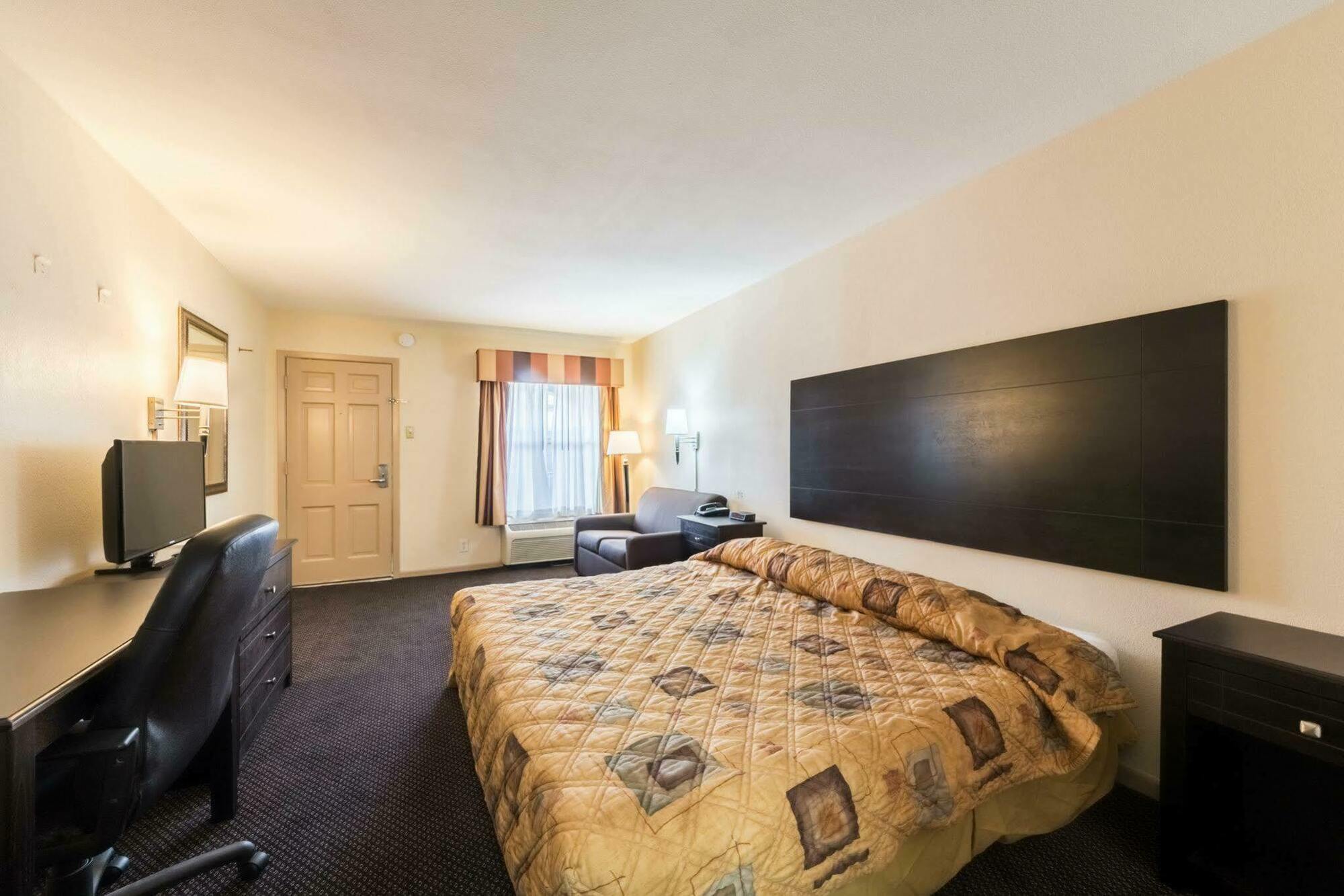 Rodeway Inn University Austin Bagian luar foto